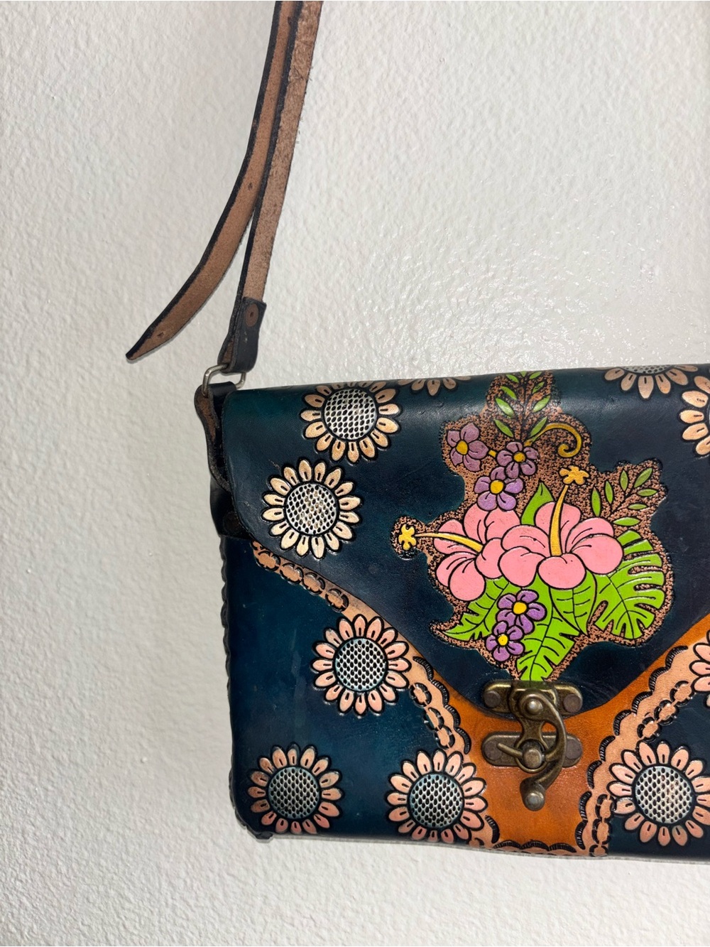 Sm Tooled Leather Purse Shoulder Boho Floral Bag Hobo Hippy Strap Envelope Flap - Picture 4 of 4